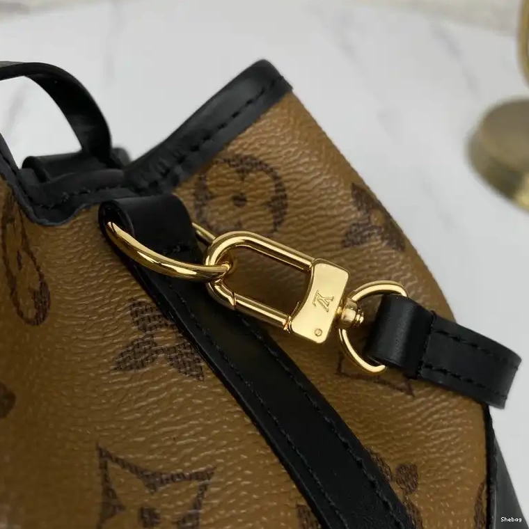 LV Bags 206B570004 0701